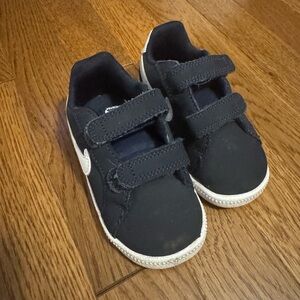Nike Toddler Dark Blue Velcro Sneakers